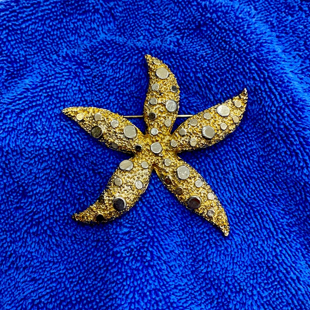 Vintage CORO large brooch pin